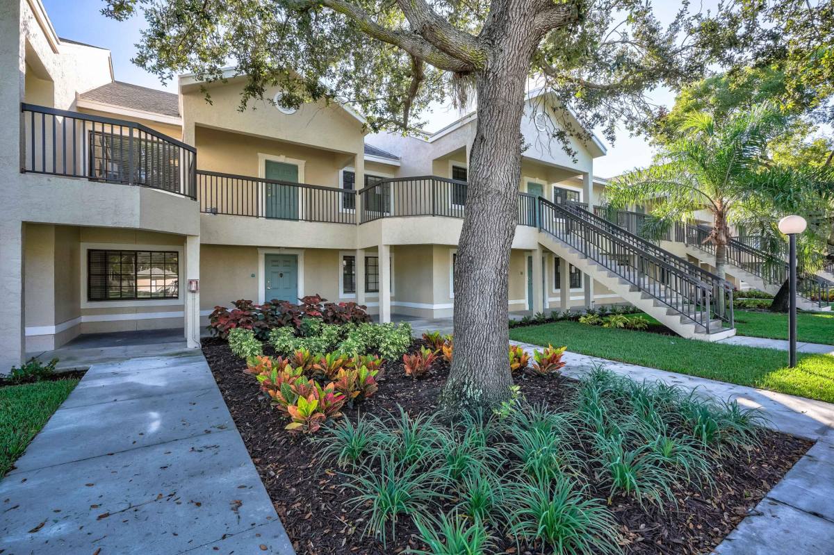 Condo for rent at 4685 Haverhill Rd #4685E4, West Palm Beach, FL 33417