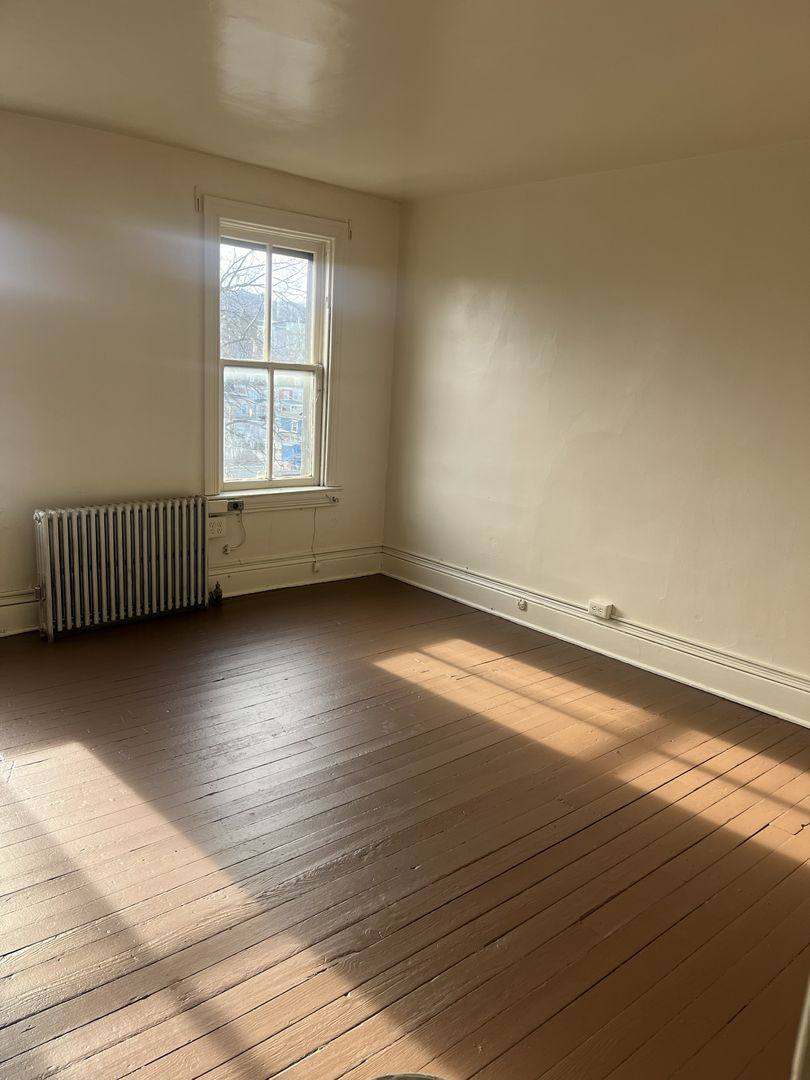 Apartment for rent at 272 W Cottage Place, York, PA 17401