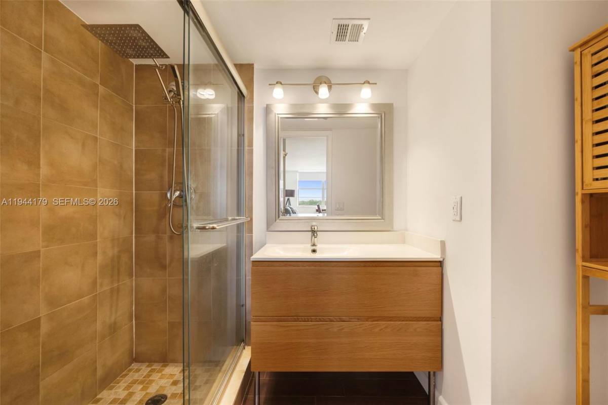 Apartment for rent at 2801 NE 183rd St #28011607W, North Miami Beach, FL 33160