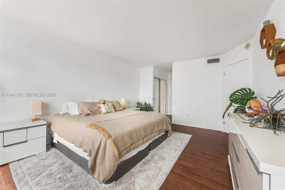 Apartment for rent at 2801 NE 183rd St #28011607W, North Miami Beach, FL 33160