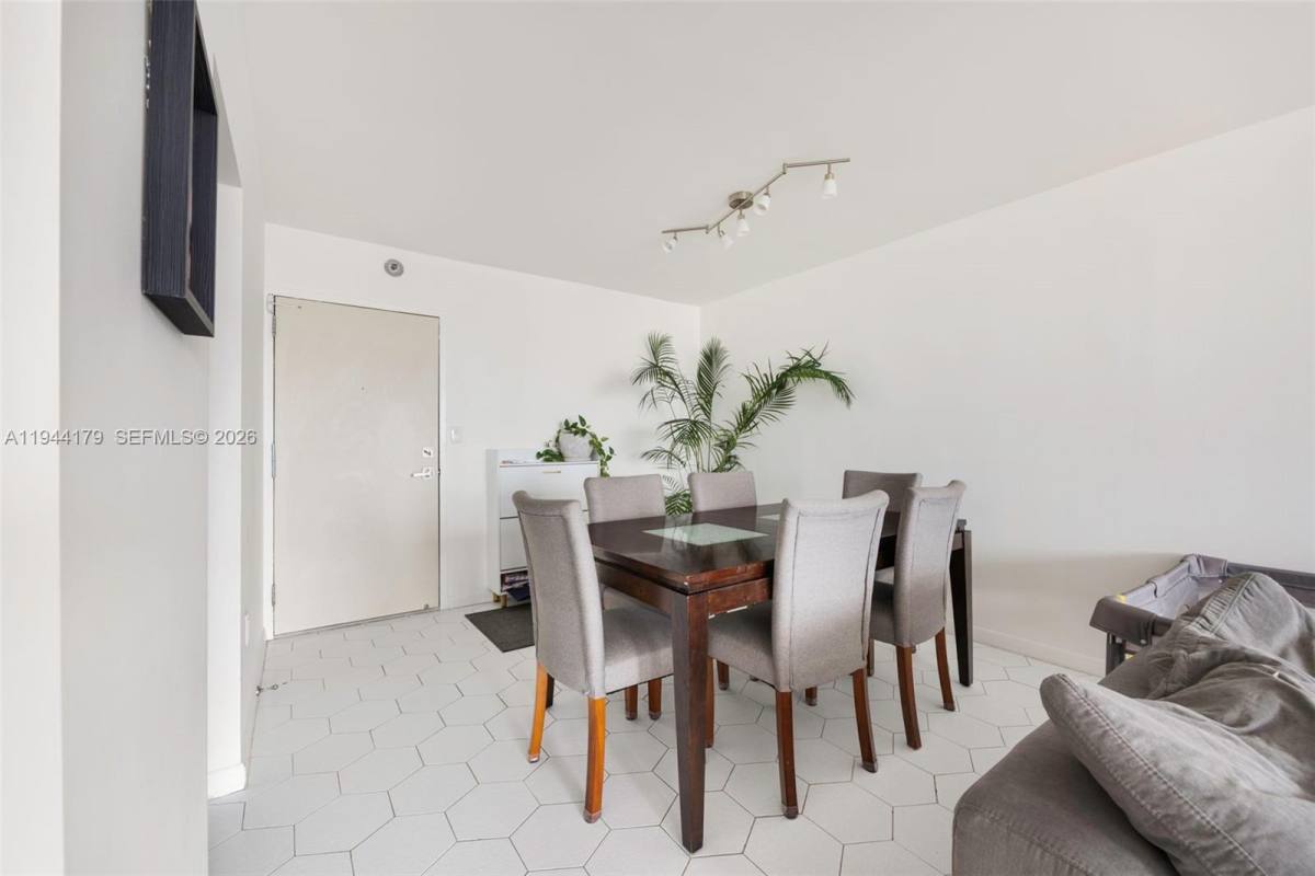 Apartment for rent at 2801 NE 183rd St #28011607W, North Miami Beach, FL 33160