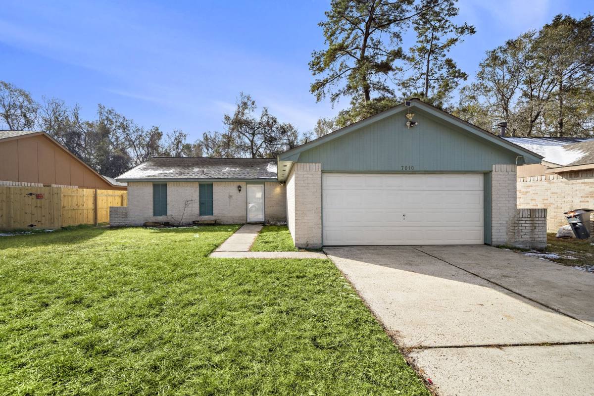 Apartment for rent at 7010 Foxmar Lane, Humble, TX 77338