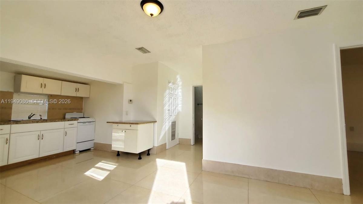 Apartment for rent at 2124 Scott St #2124EFFICIENCY, Hollywood, FL 33020