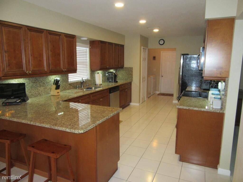 Apartment for rent at 10561 Greentrail Dr S, Boynton Beach, FL 33436