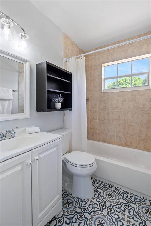 Apartment for rent at 2000 NE 62nd St, Fort Lauderdale, FL 33308