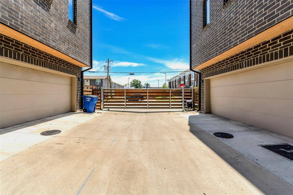Townhouse for rent at 1961 Dowgate Court, Dallas, TX 75204
