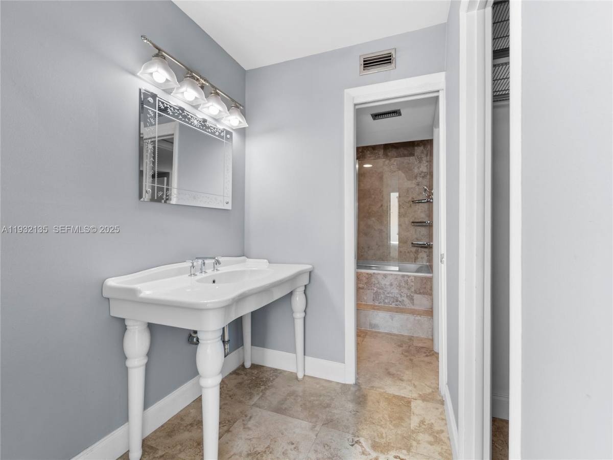 Apartment for rent at 5 Island Ave #5LE, Miami Beach, FL 33139