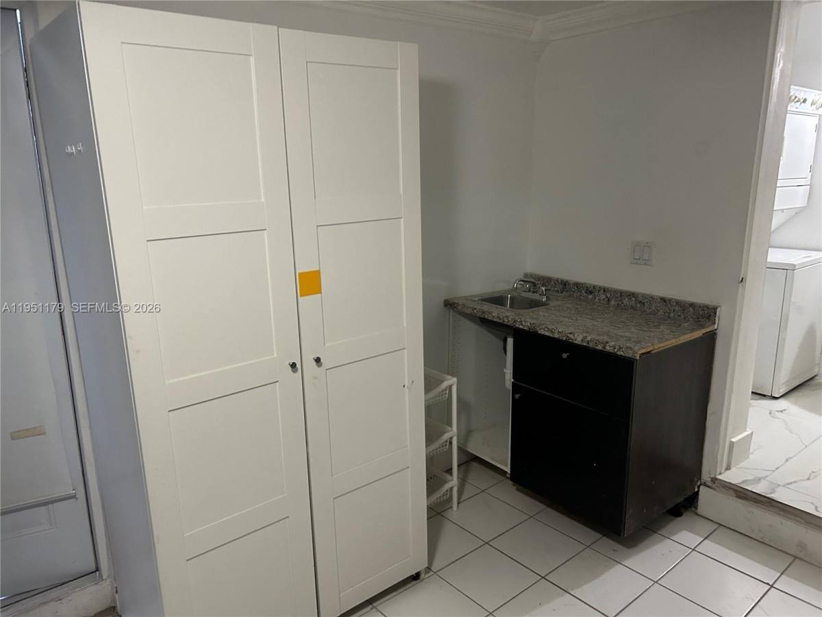 Apartment for rent at 1533 Cleveland St, Hollywood, FL 33020