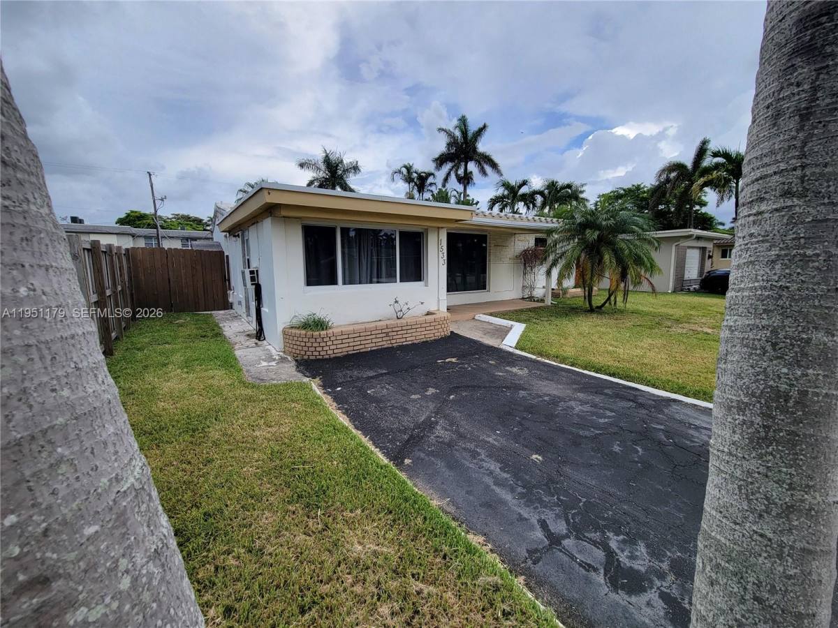 Apartment for rent at 1533 Cleveland St, Hollywood, FL 33020
