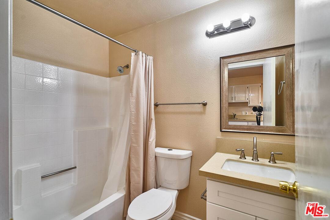 Apartment for rent at 820 S St Andrews Place #301, Los Angeles, CA 90005