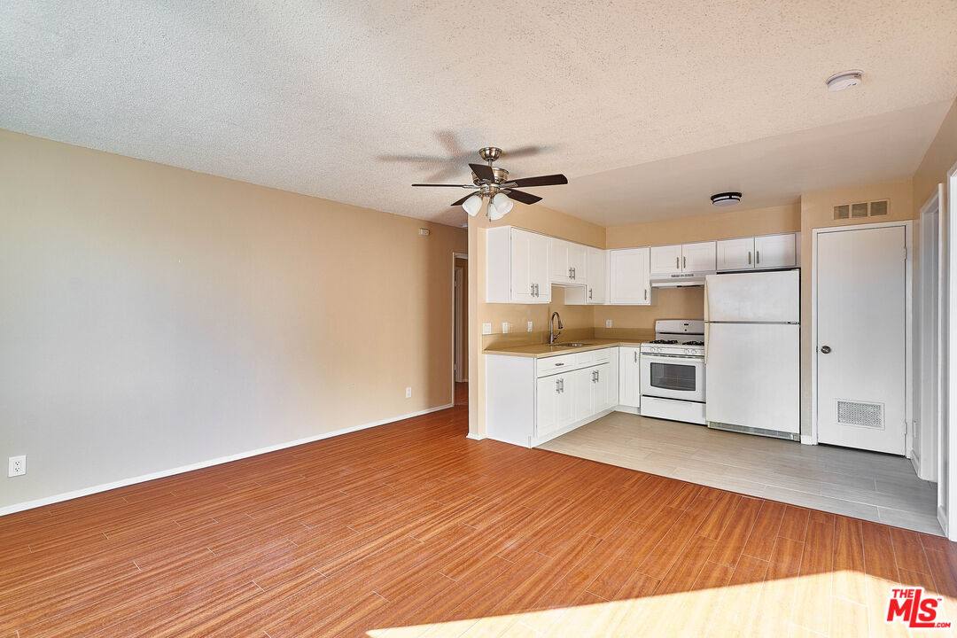 Apartment for rent at 820 S St Andrews Place #301, Los Angeles, CA 90005