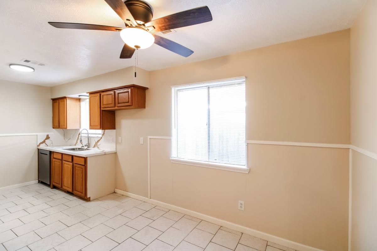 Apartment for rent at 946 Beachcomber Lane #946, Houston, TX 77062