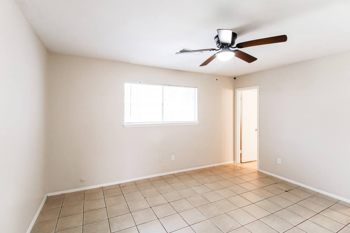 Apartment for rent at 946 Beachcomber Lane #946, Houston, TX 77062