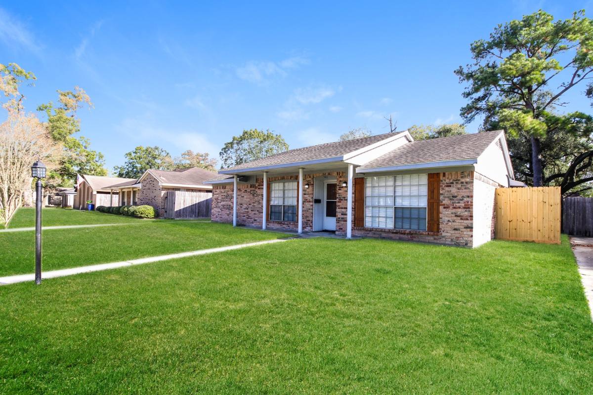 Apartment for rent at 946 Beachcomber Lane #946, Houston, TX 77062
