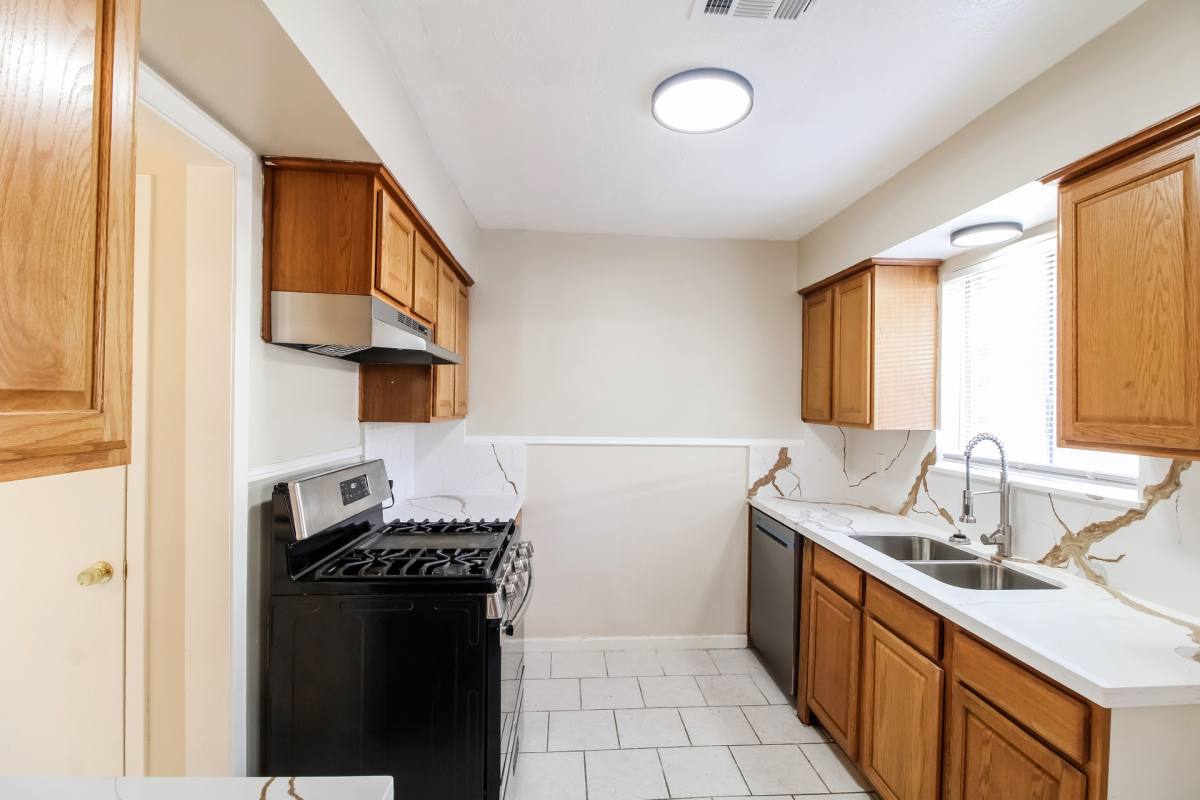 Apartment for rent at 946 Beachcomber Lane #946, Houston, TX 77062