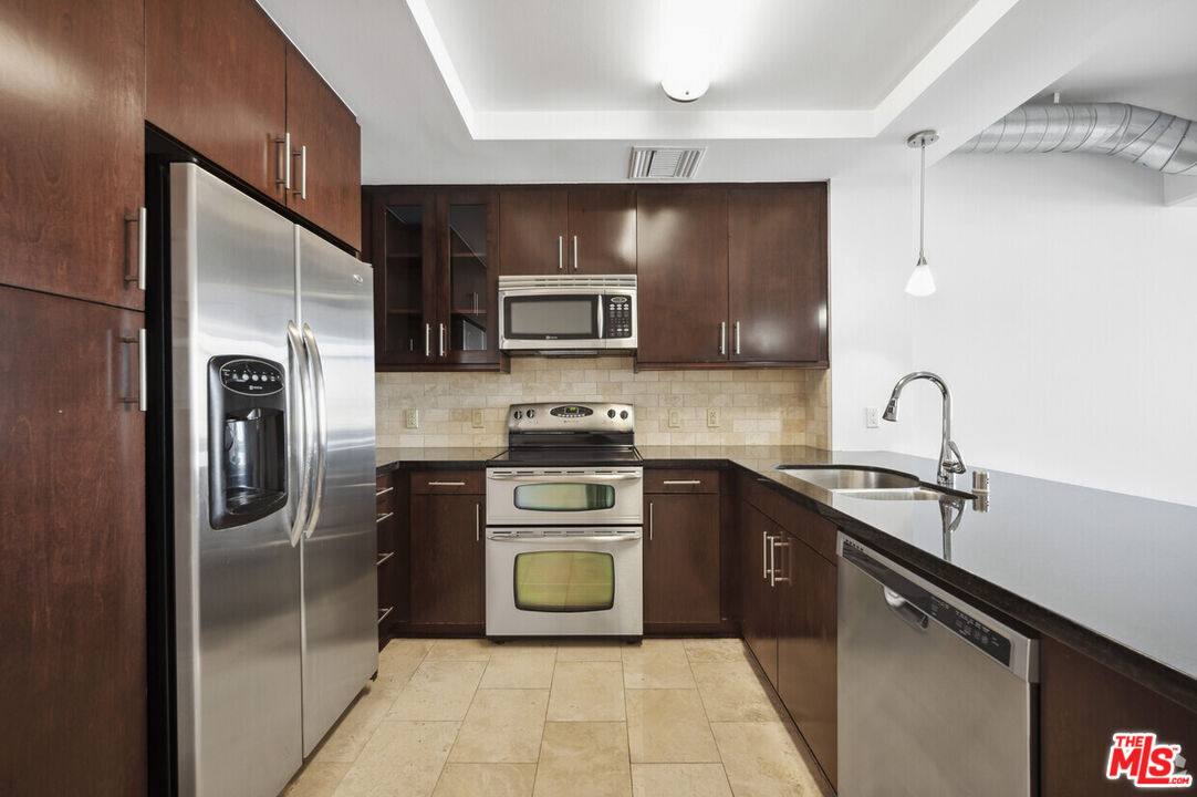 Apartment for rent at 717 W Olympic Blvd #1605, Los Angeles, CA 90015