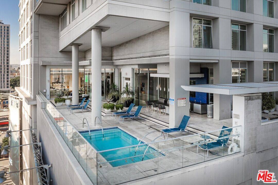 Apartment for rent at 717 W Olympic Blvd #1605, Los Angeles, CA 90015