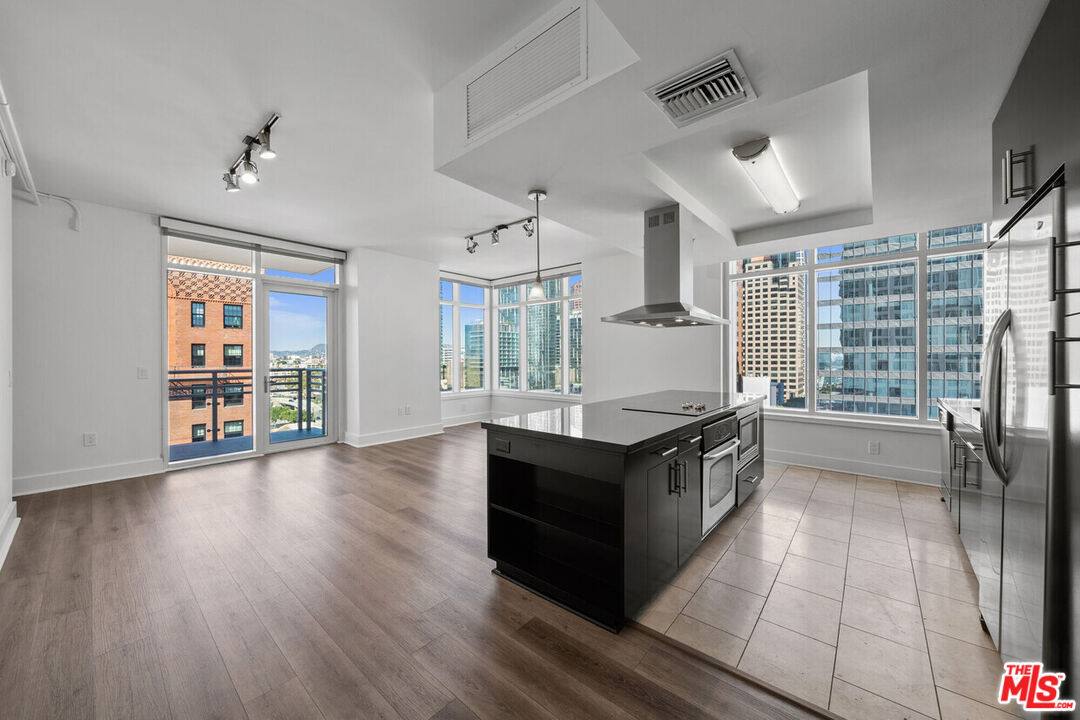 Apartment for rent at 717 W Olympic Blvd #1605, Los Angeles, CA 90015