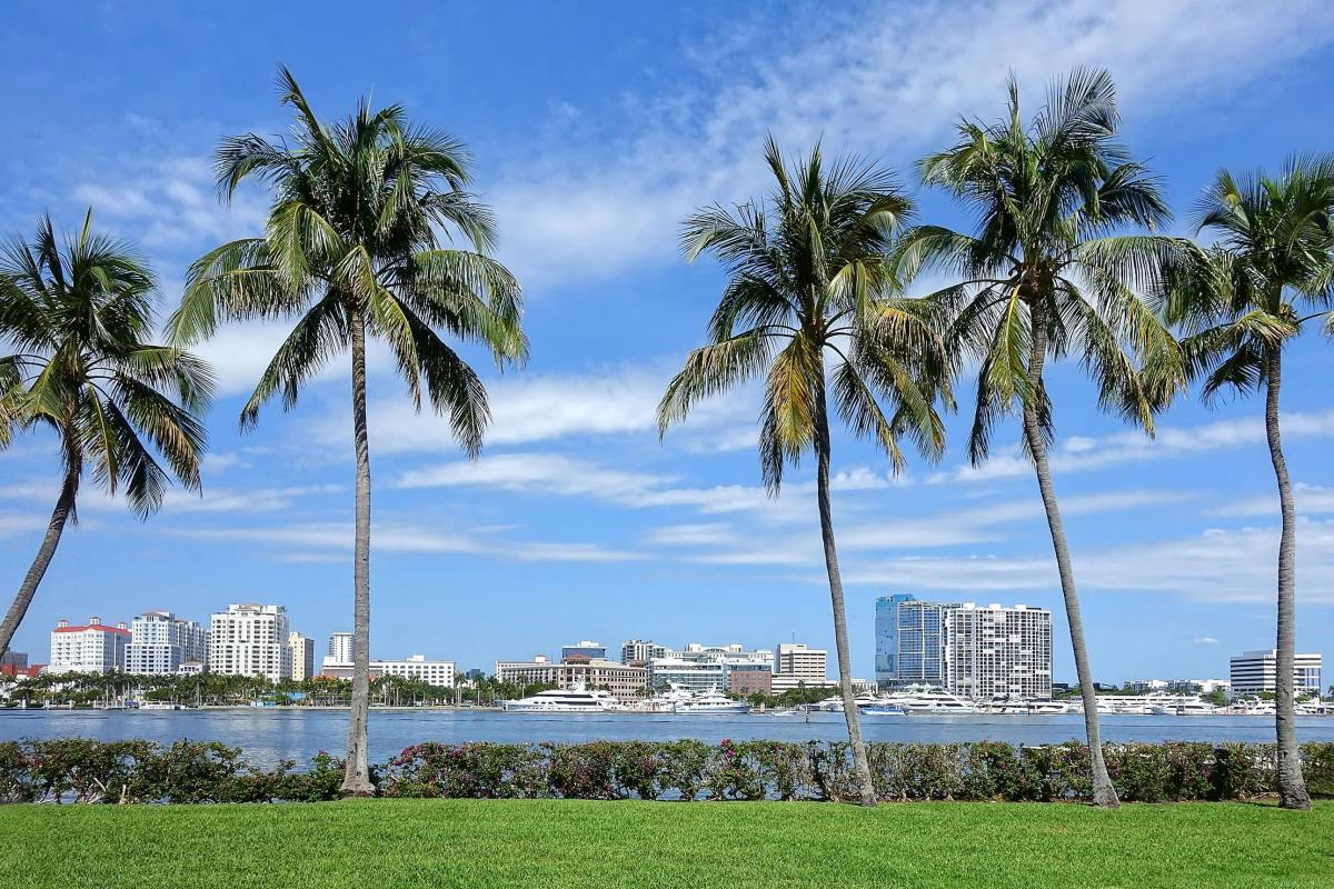 Condo for rent at 500 Executive Center Dr #5003E, West Palm Beach, FL 33401