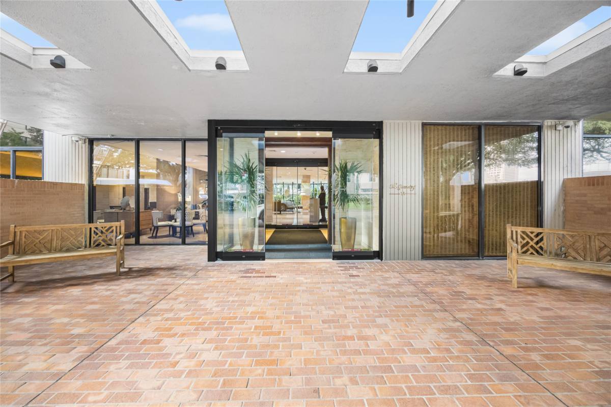Apartment for rent at 14 Greenway Plaza #1423P, Houston, TX 77046