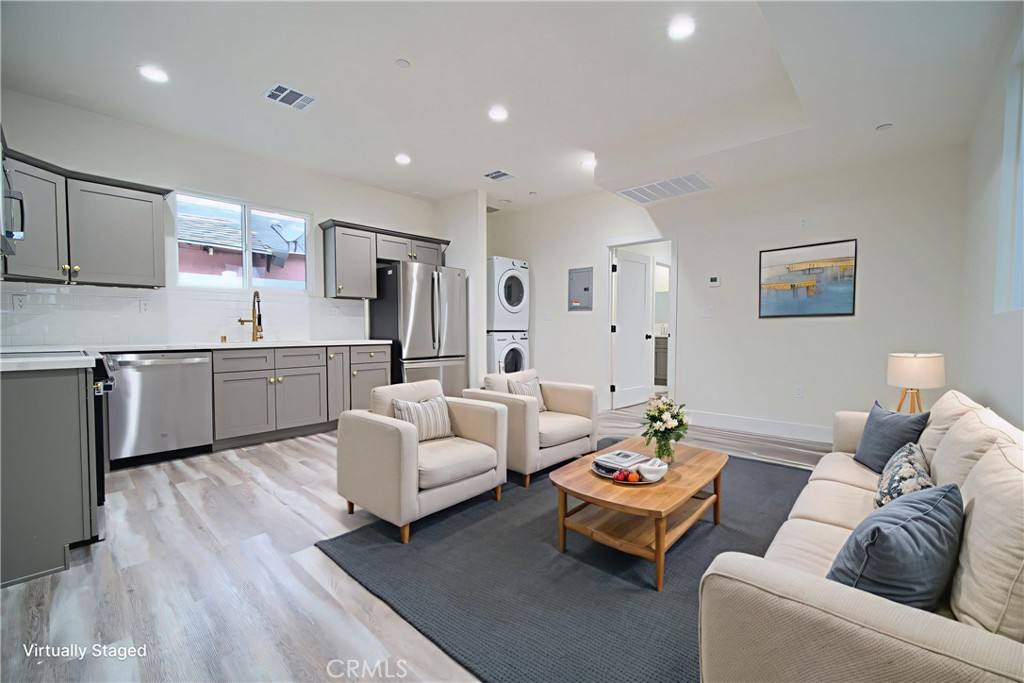 Apartment for rent at 2011 8th Ave #20113 4, Los Angeles, CA 90018