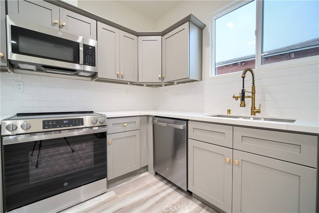 Apartment for rent at 2011 8th Ave #20113 4, Los Angeles, CA 90018