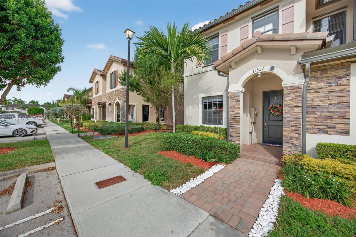 Apartment for rent at 11527 SW 248th Lane, Homestead, FL 33032