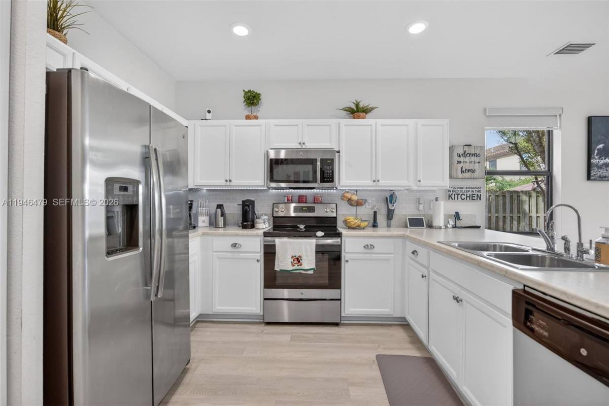 Apartment for rent at 11527 SW 248th Lane, Homestead, FL 33032