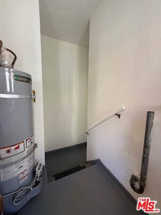 Apartment for rent at 747 S Mansfield Ave #747-4, Los Angeles, CA 90036