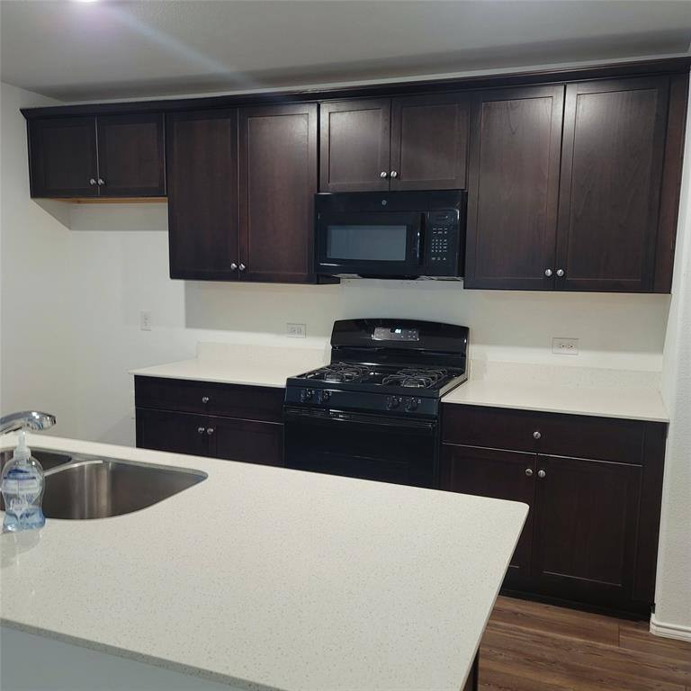 Apartment for rent at 1213 Wildflower St, Ennis, TX 75119