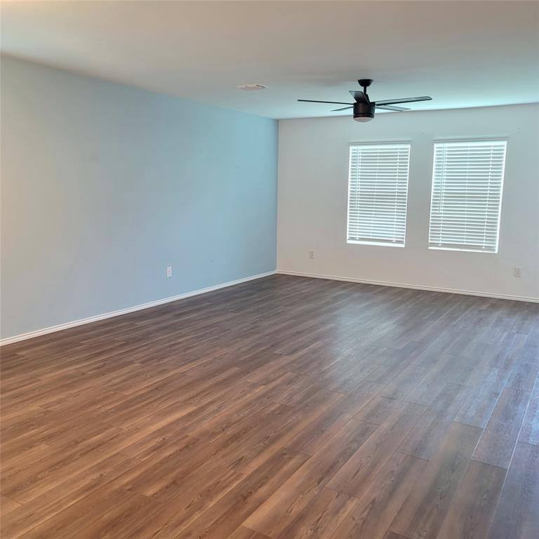 Apartment for rent at 1213 Wildflower St, Ennis, TX 75119