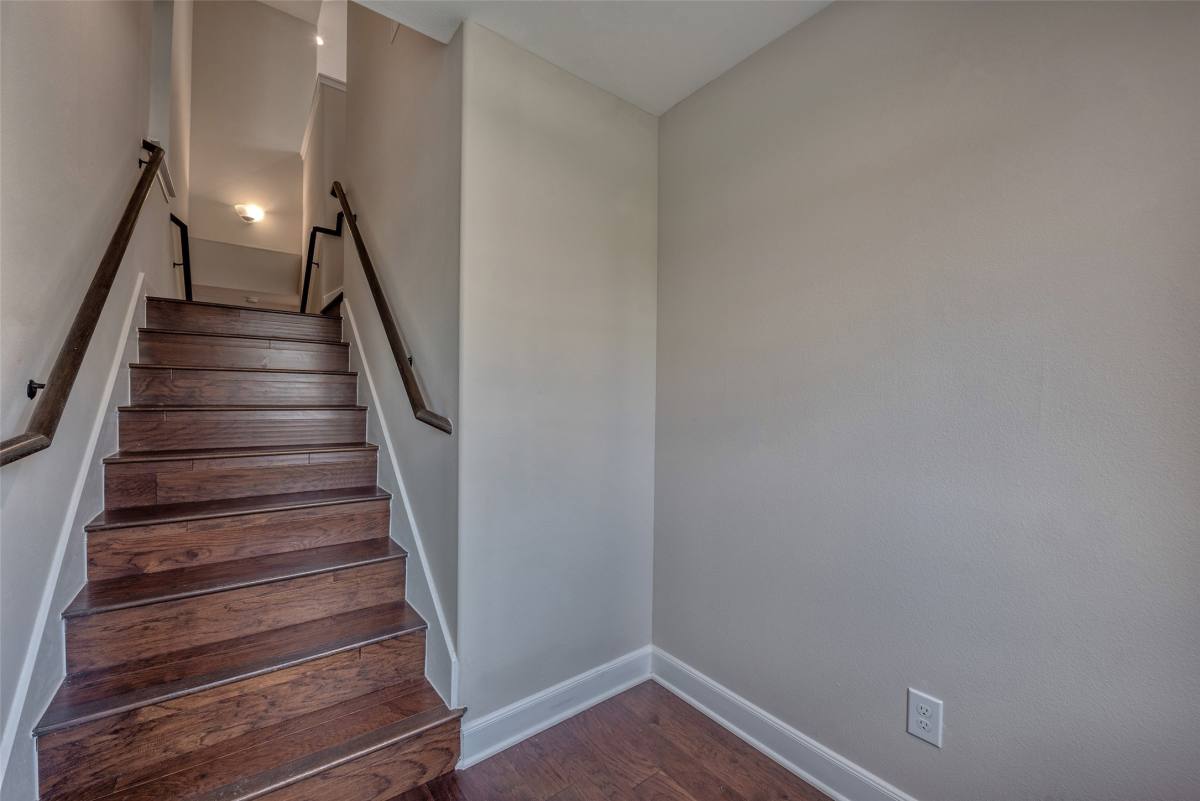 Townhouse for rent at 4135 Du Pont St, Houston, TX 77021