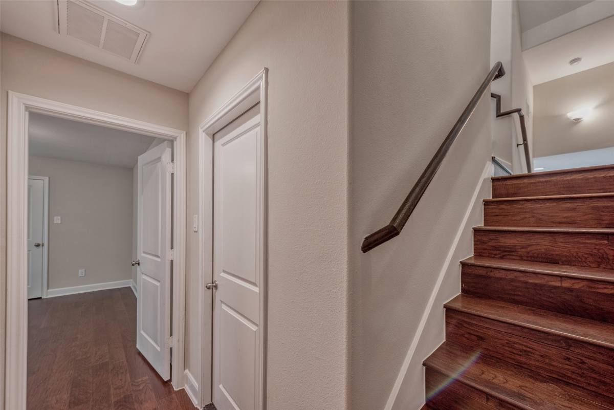 Townhouse for rent at 4135 Du Pont St, Houston, TX 77021