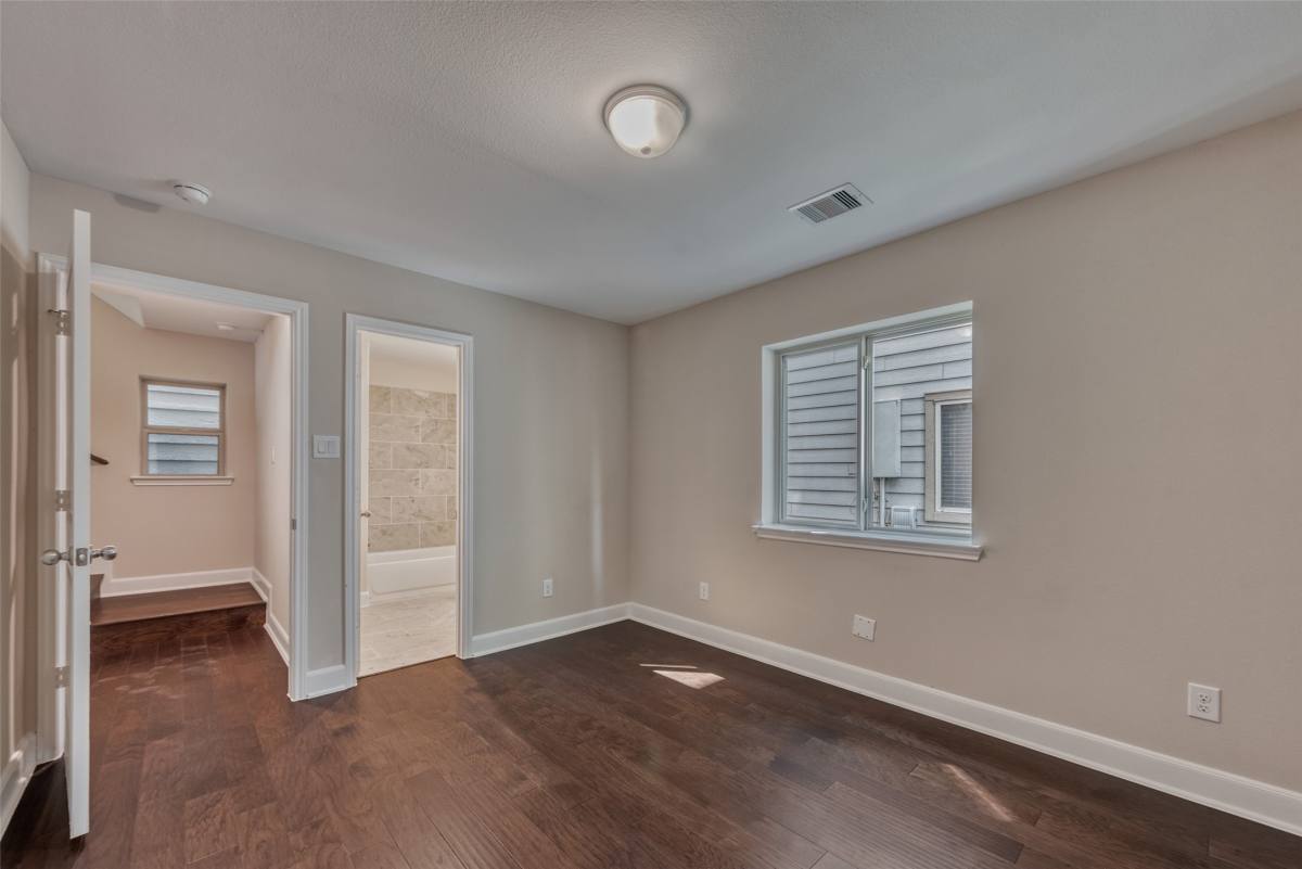 Townhouse for rent at 4135 Du Pont St, Houston, TX 77021