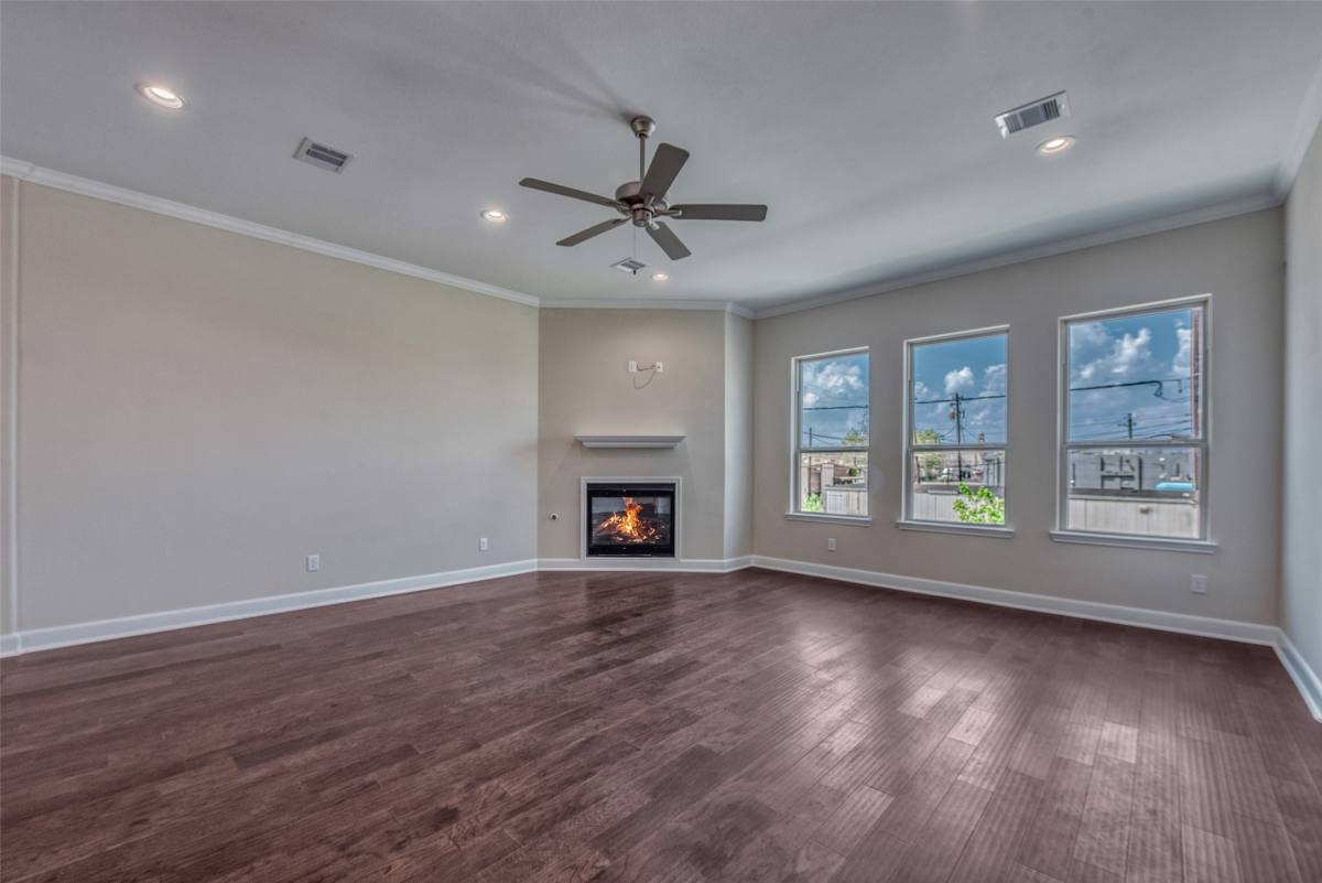Townhouse for rent at 4135 Du Pont St, Houston, TX 77021