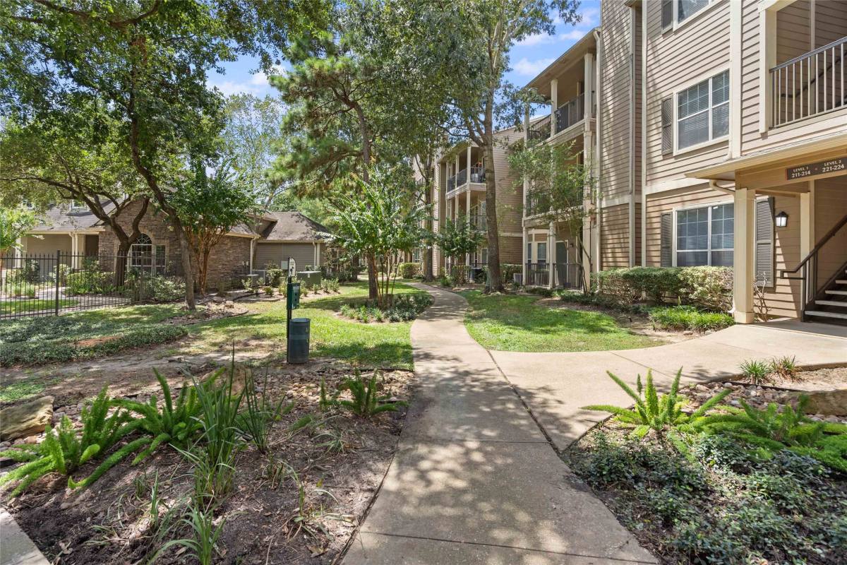 Apartment for rent at 2400-731 Spring Rain Dr, Spring, TX 77379