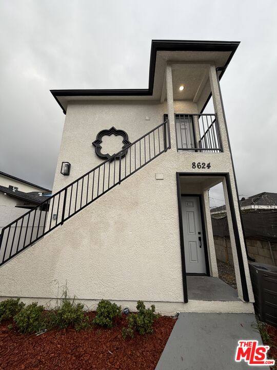 Apartment for rent at 8624 Graham Ave #8624B, Los Angeles, CA 90002