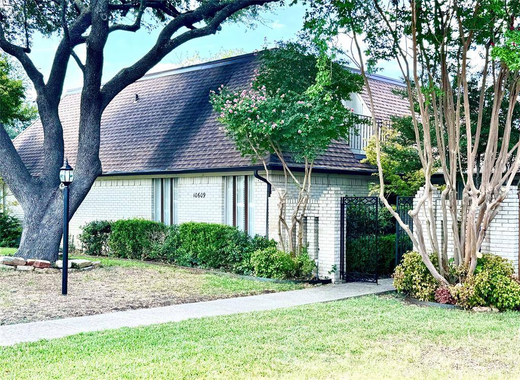 Apartment for rent at 10609 Sandpiper Lane, Dallas, TX 75230