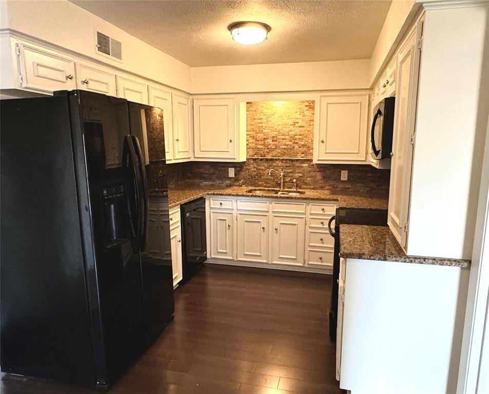 Apartment for rent at 10609 Sandpiper Lane, Dallas, TX 75230