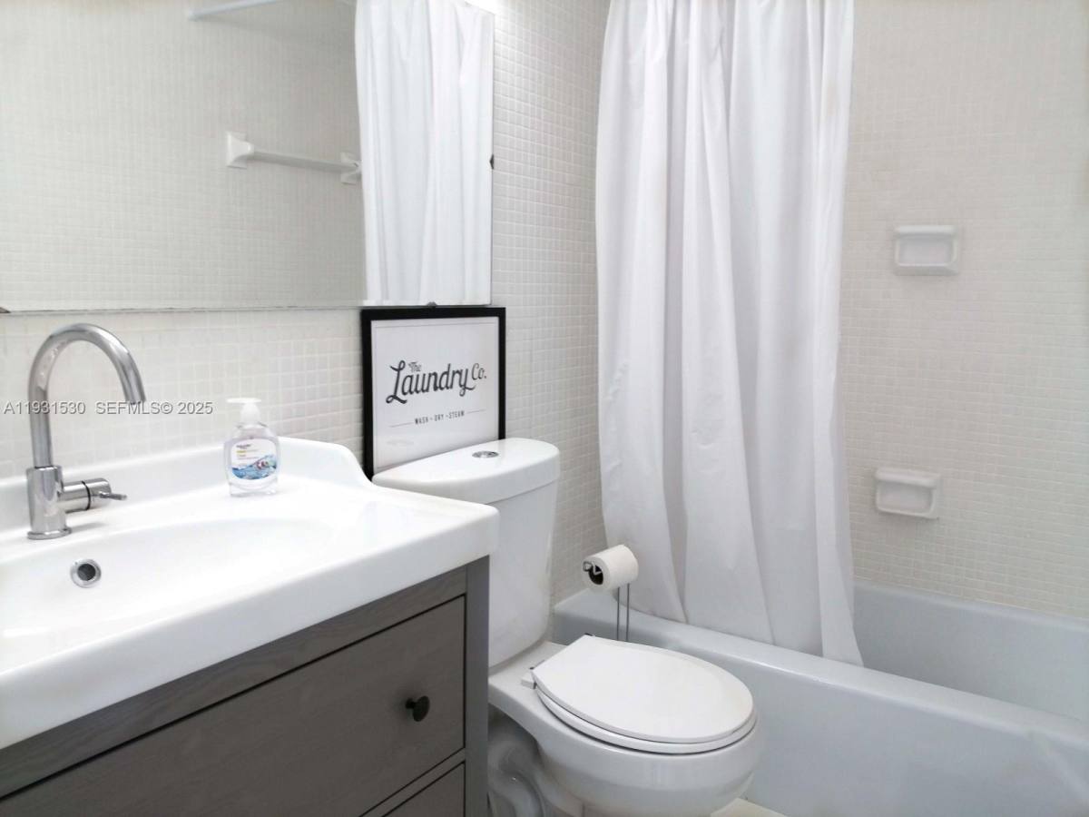 Apartment for rent at 1720 Harrison St #172010F, Hollywood, FL 33020