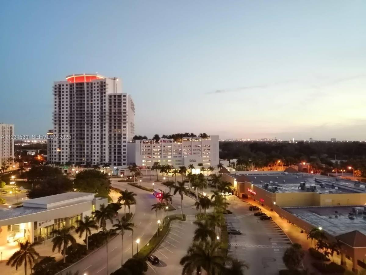 Apartment for rent at 1720 Harrison St #172010F, Hollywood, FL 33020