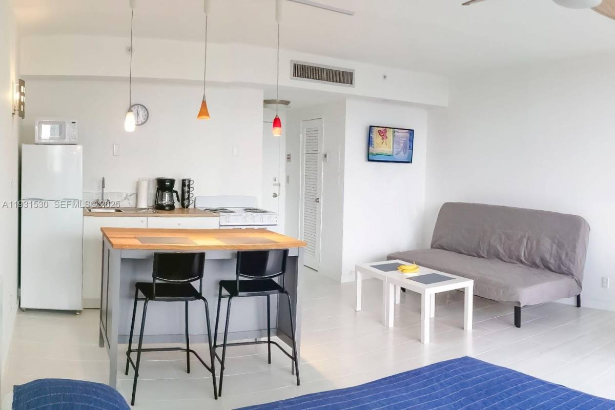 Apartment for rent at 1720 Harrison St #172010F, Hollywood, FL 33020