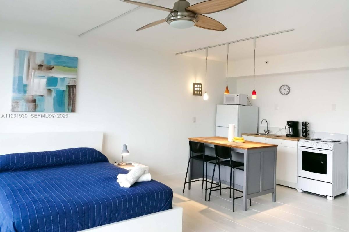 Apartment for rent at 1720 Harrison St #172010F, Hollywood, FL 33020