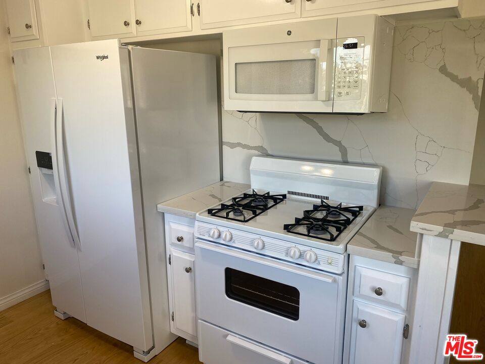 Apartment for rent at 2423 4th St #5, Santa Monica, CA 90405