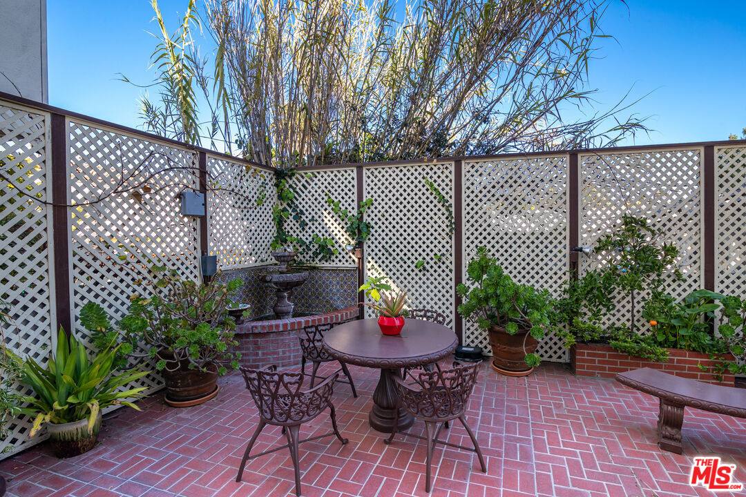 Apartment for rent at 2423 4th St #5, Santa Monica, CA 90405