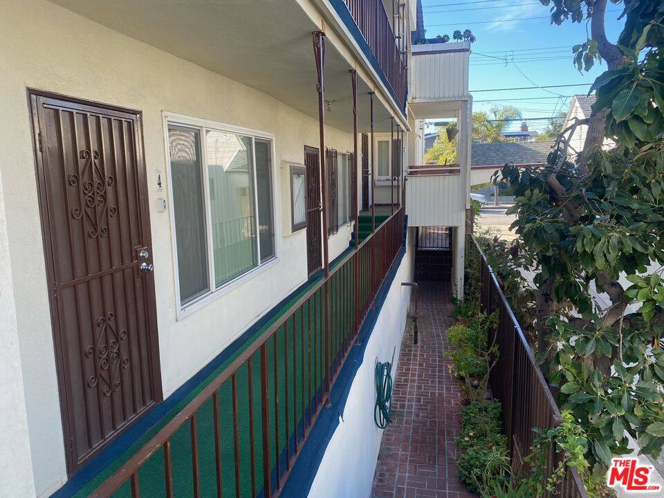 Apartment for rent at 2423 4th St #5, Santa Monica, CA 90405