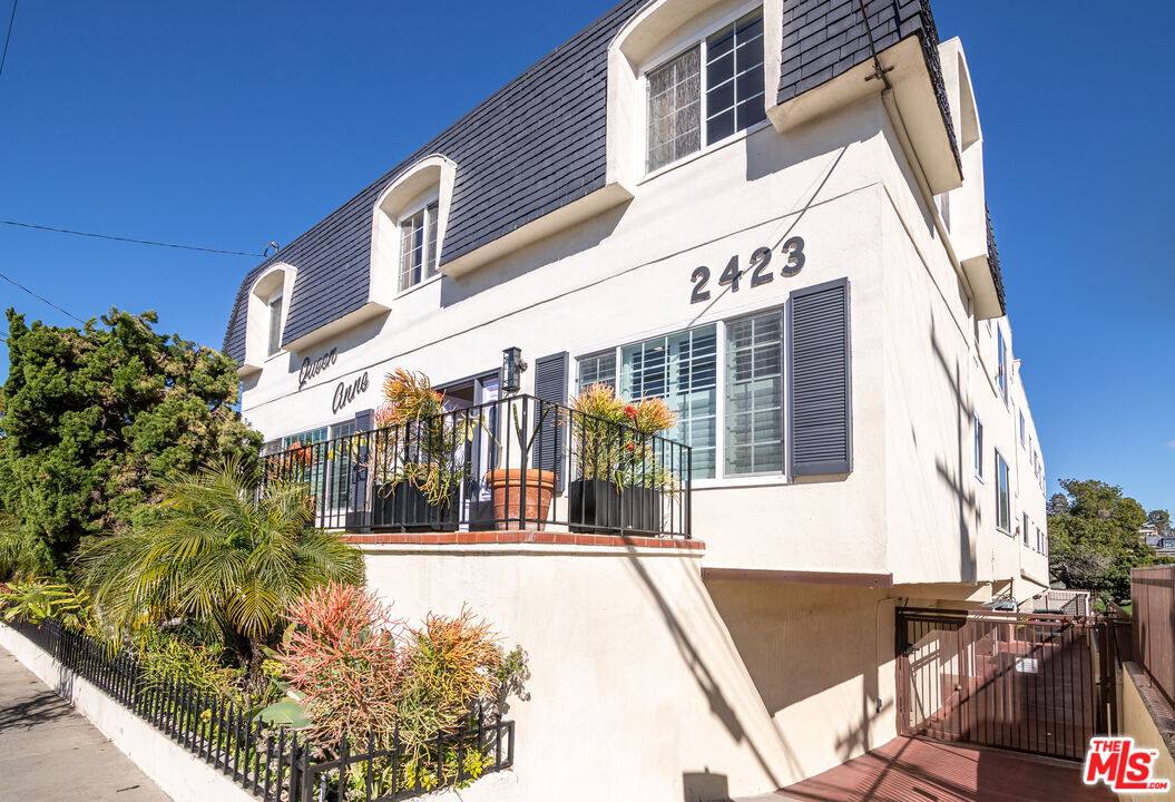 Apartment for rent at 2423 4th St #5, Santa Monica, CA 90405