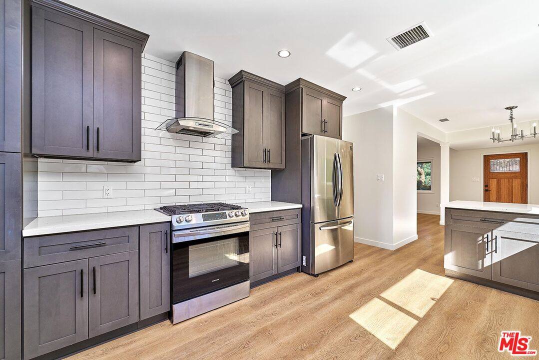 Apartment for rent at 6443 Columbus Ave, Van Nuys, CA 91411