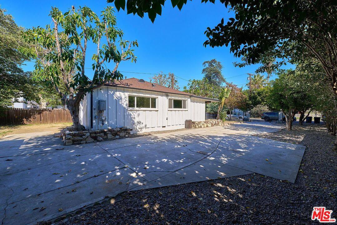 Apartment for rent at 6443 Columbus Ave, Van Nuys, CA 91411