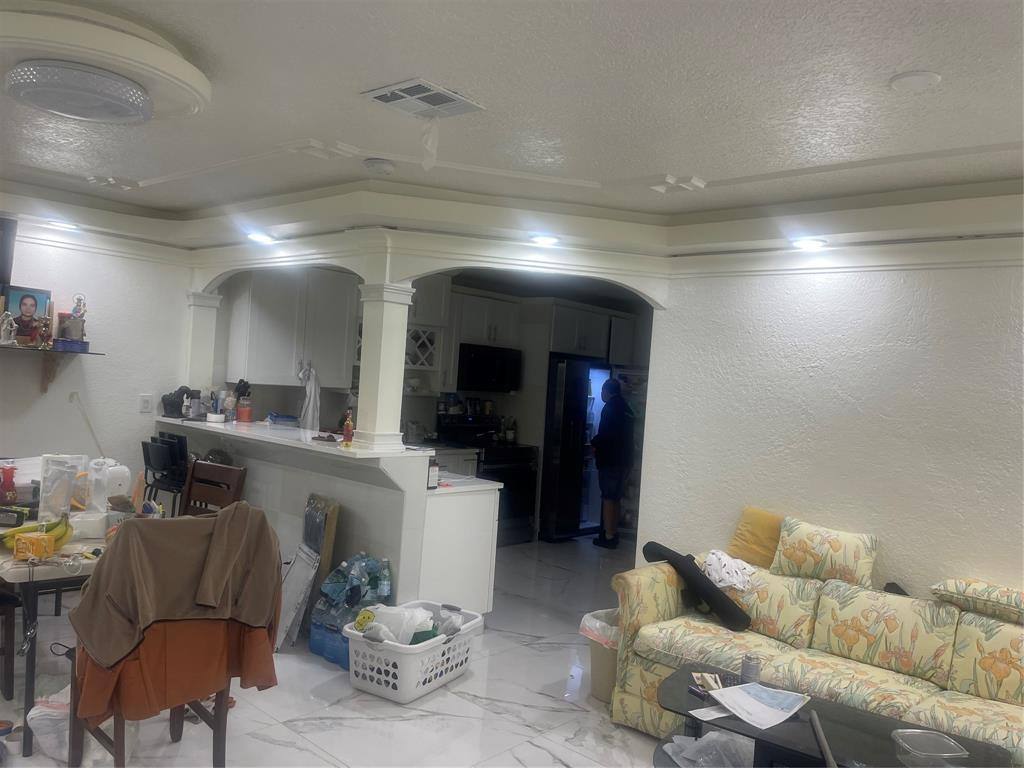 Apartment for rent at 6250 SW 9th St, Pompano Beach, FL 33068
